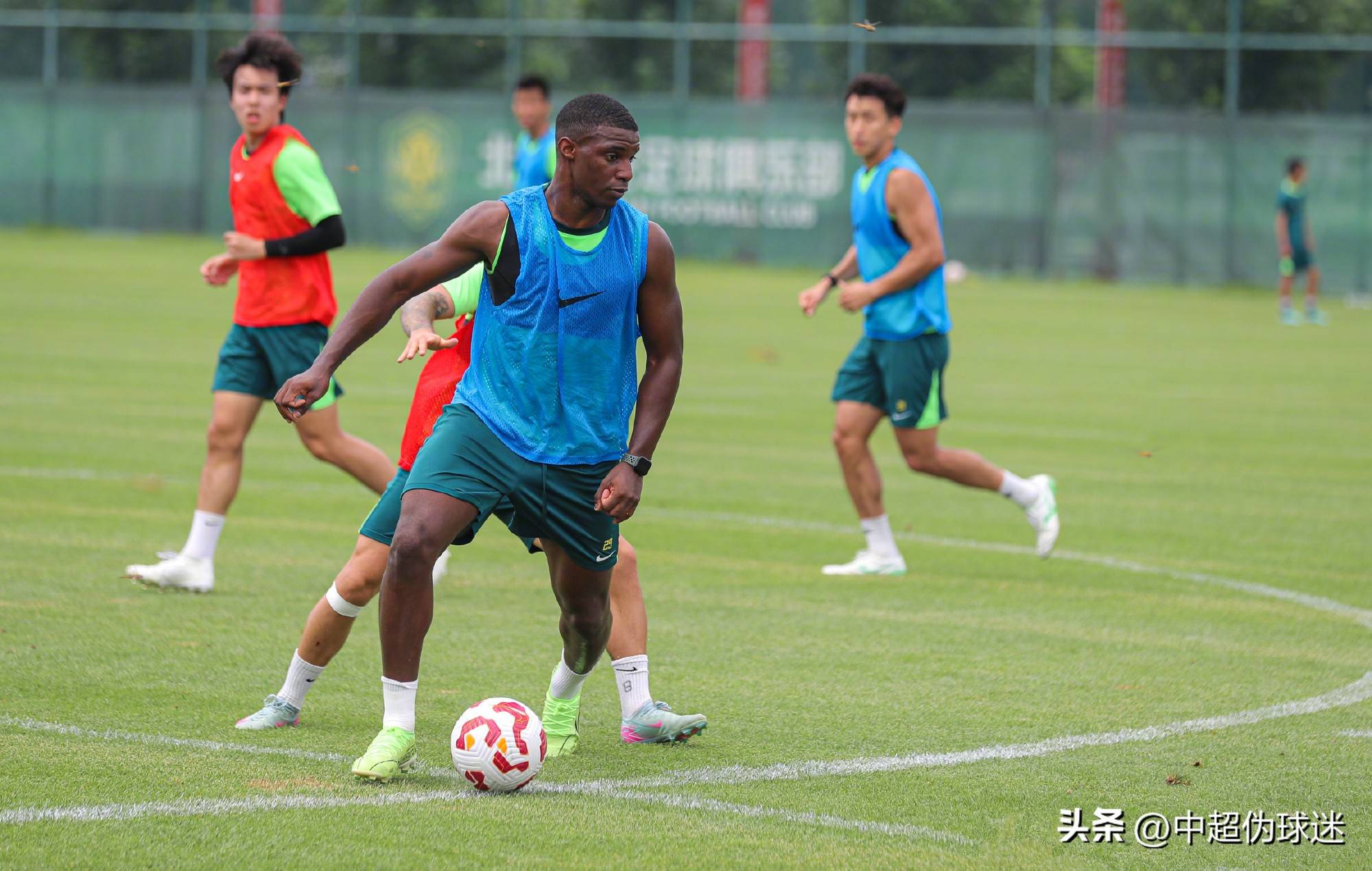 仍保持控球 仍保持控球