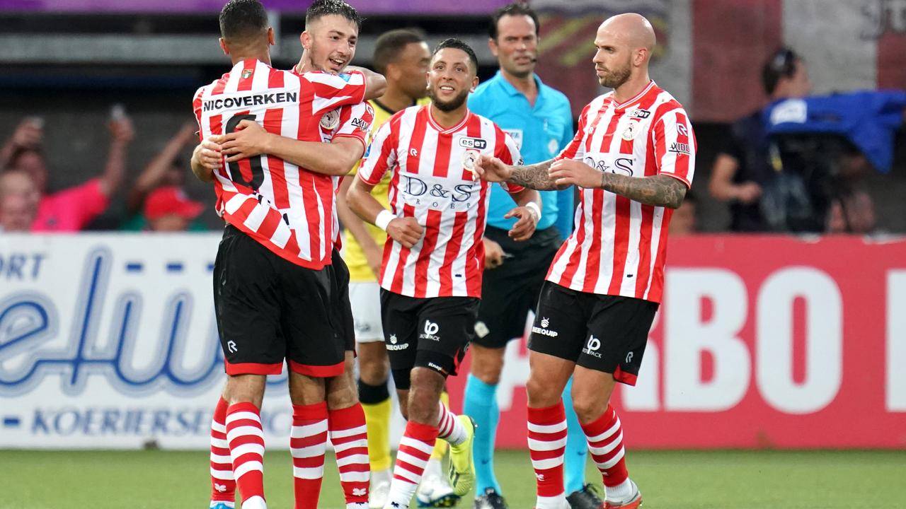 在绿茵场上 在绿茵场上