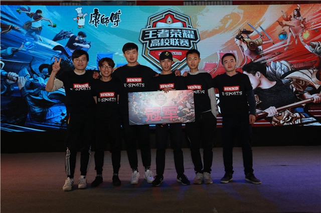 制造角球并 制造角球并